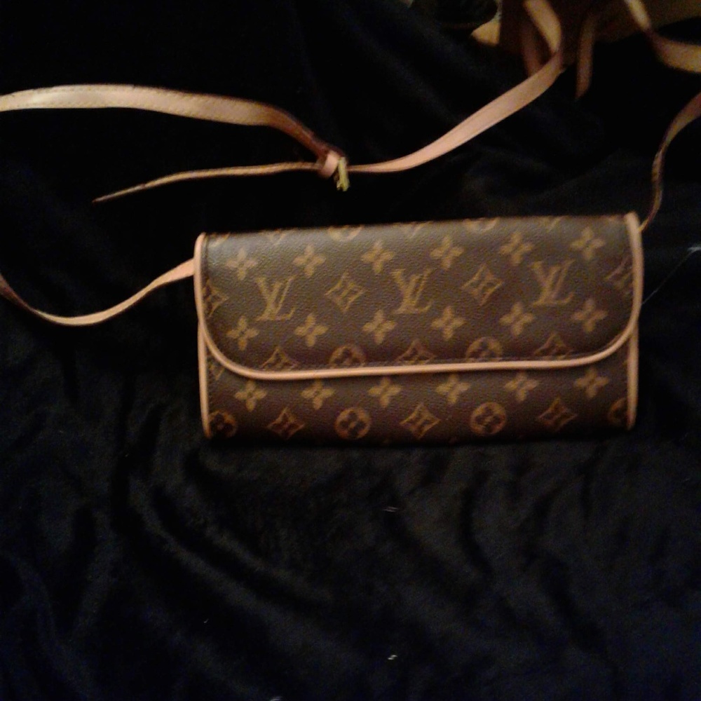 Louis Vuitton Shoulder bag